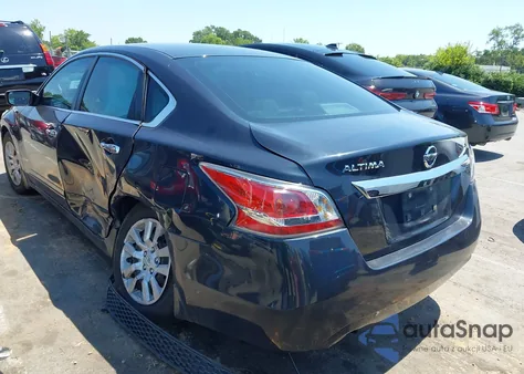2015 Nissan Altima 2.5 S z USA, uszkodzony, nr VIN 1N4AL3AP4FN918649